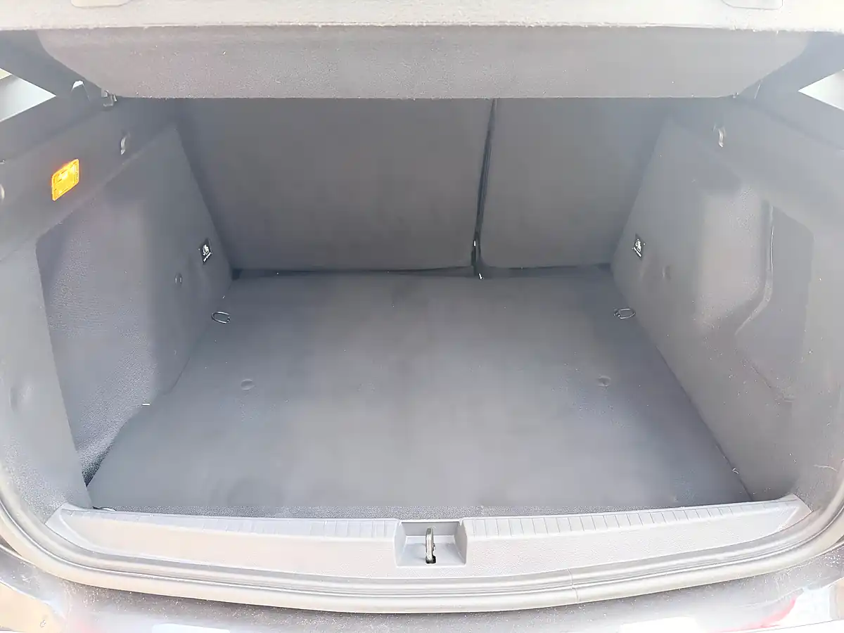 Used 2019 Dacia Duster Prestige Black - Interior and Exterior details 13
