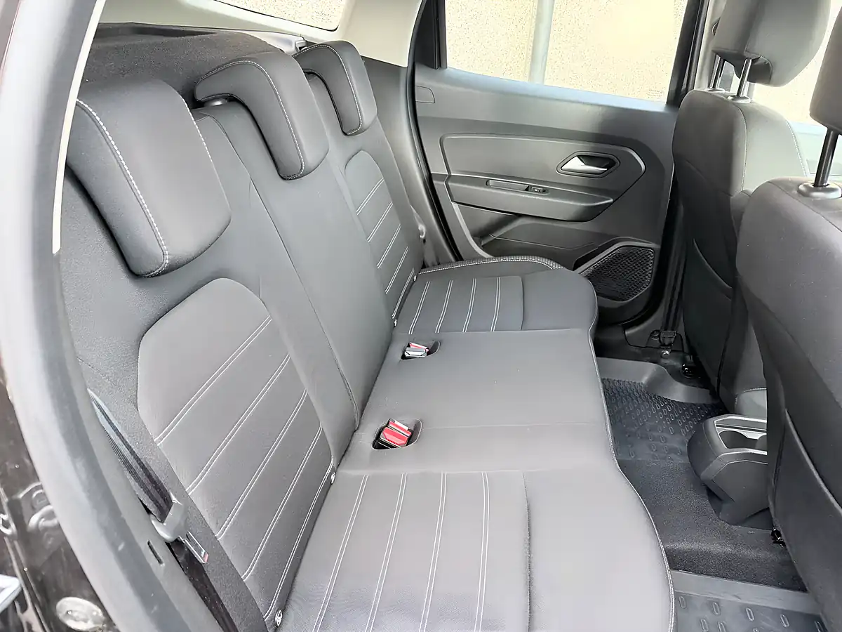 Used 2019 Dacia Duster Prestige Black - Interior and Exterior details 15