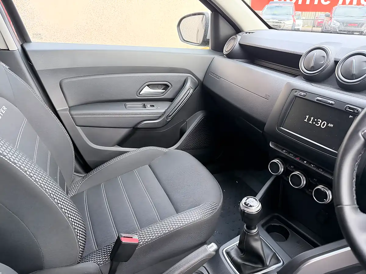 Used 2019 Dacia Duster Prestige Black - Interior and Exterior details 17