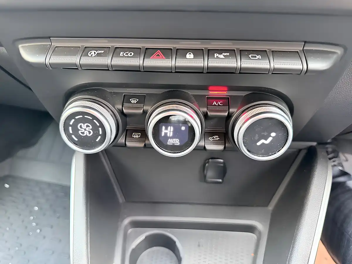 Used 2019 Dacia Duster Prestige Black - Interior and Exterior details 20