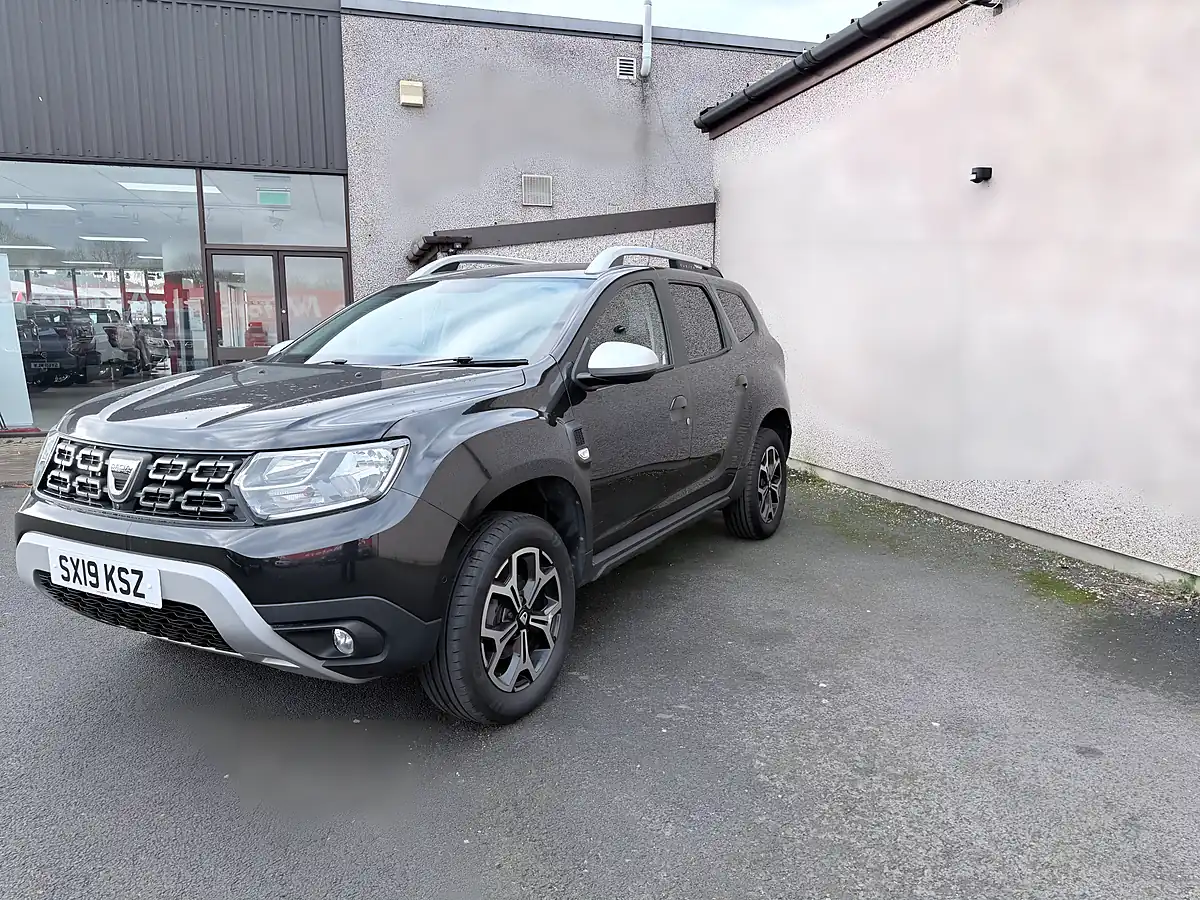 Used 2019 Dacia Duster Prestige Black - Interior and Exterior details 4