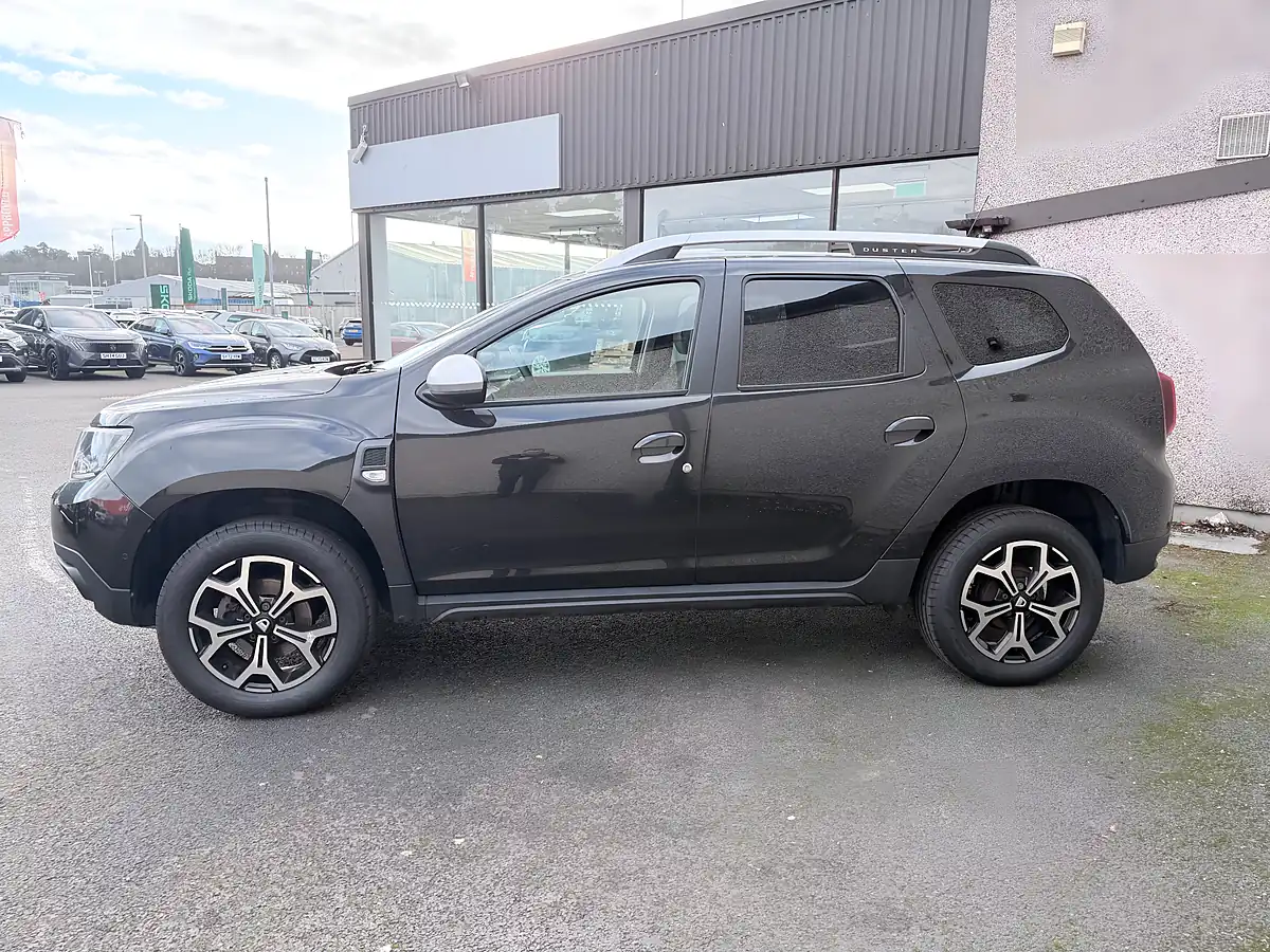 Used 2019 Dacia Duster Prestige Black - Interior and Exterior details 5