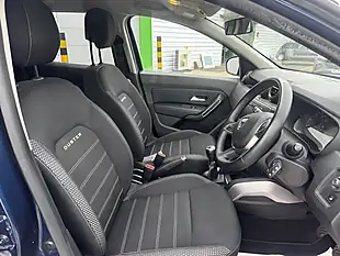 Used 2019 Dacia Duster Prestige Blue - Interior and Exterior details 14