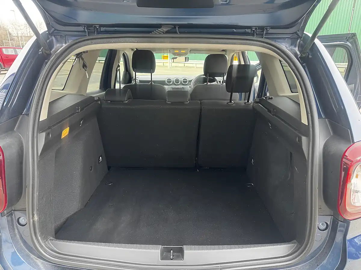 Used 2019 Dacia Duster Prestige Blue - Interior and Exterior details 16