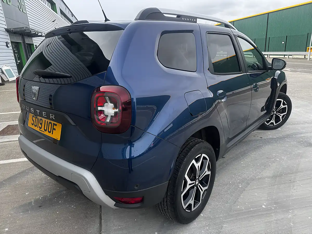 Used 2019 Dacia Duster Prestige Blue - Interior and Exterior details 5
