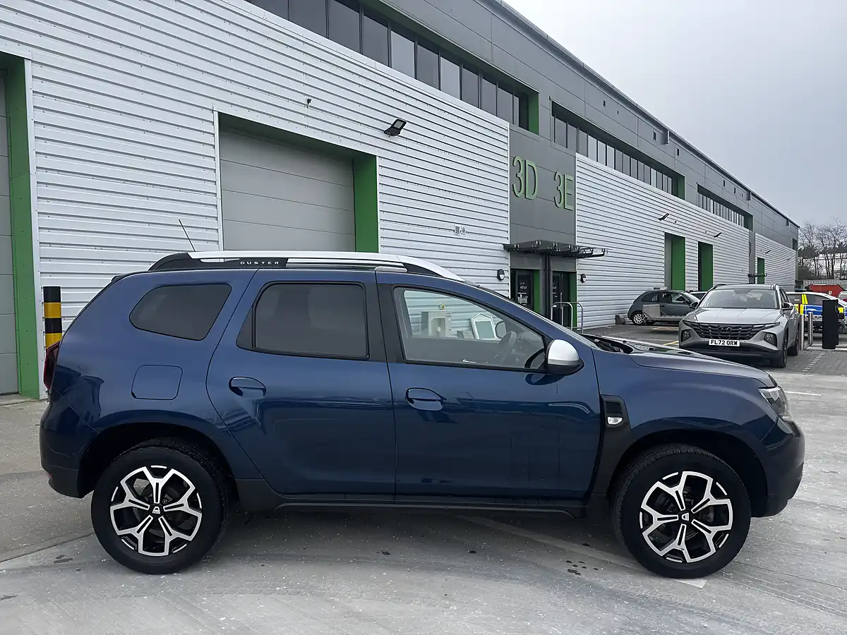 Used 2019 Dacia Duster Prestige Blue - Interior and Exterior details 6