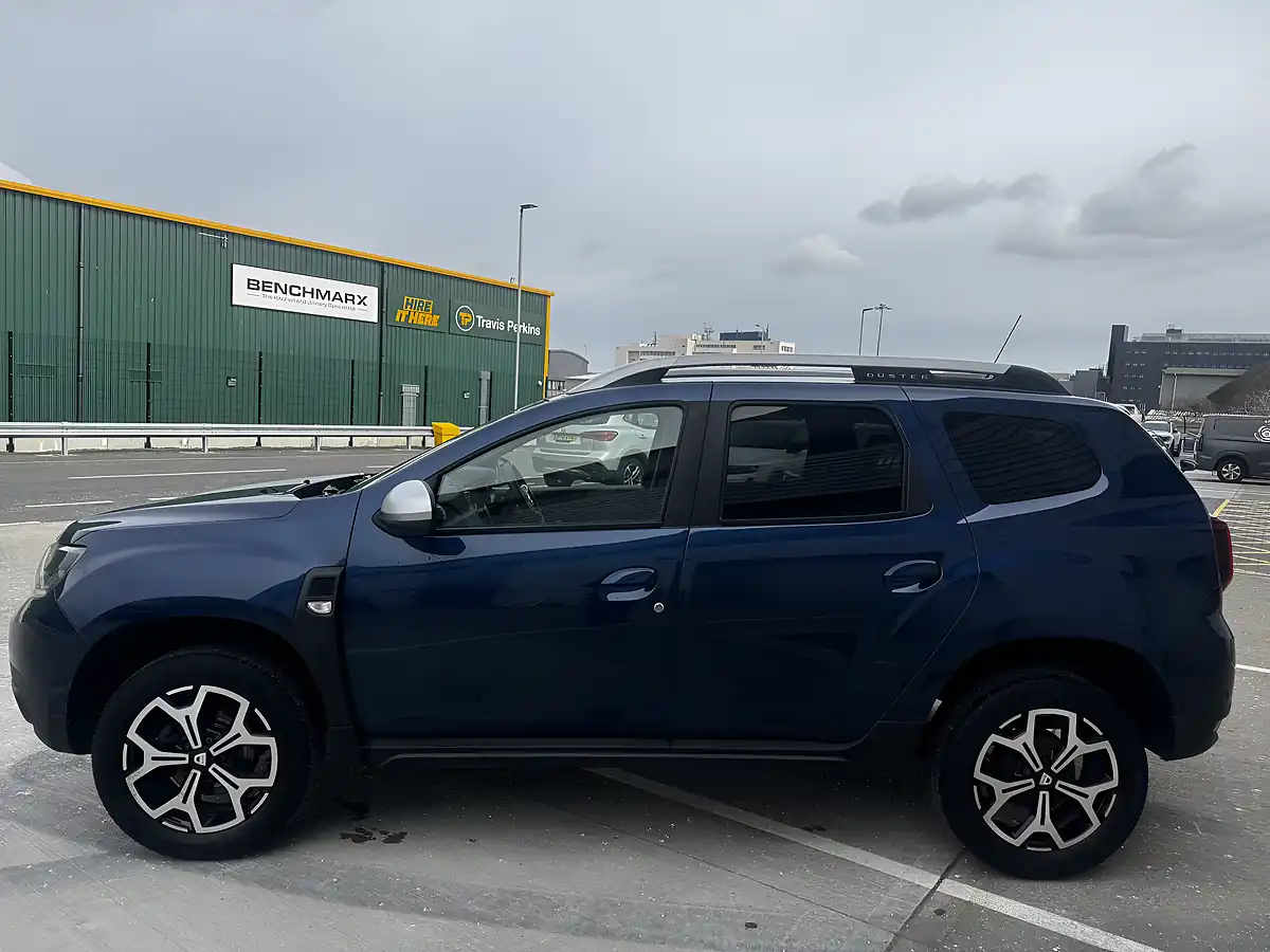 Used 2019 Dacia Duster Prestige Blue - Interior and Exterior details 7