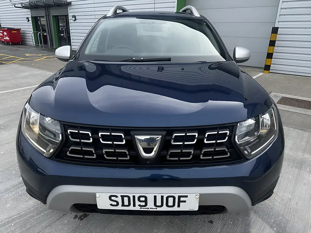Used 2019 Dacia Duster Prestige Blue - Interior and Exterior details 8