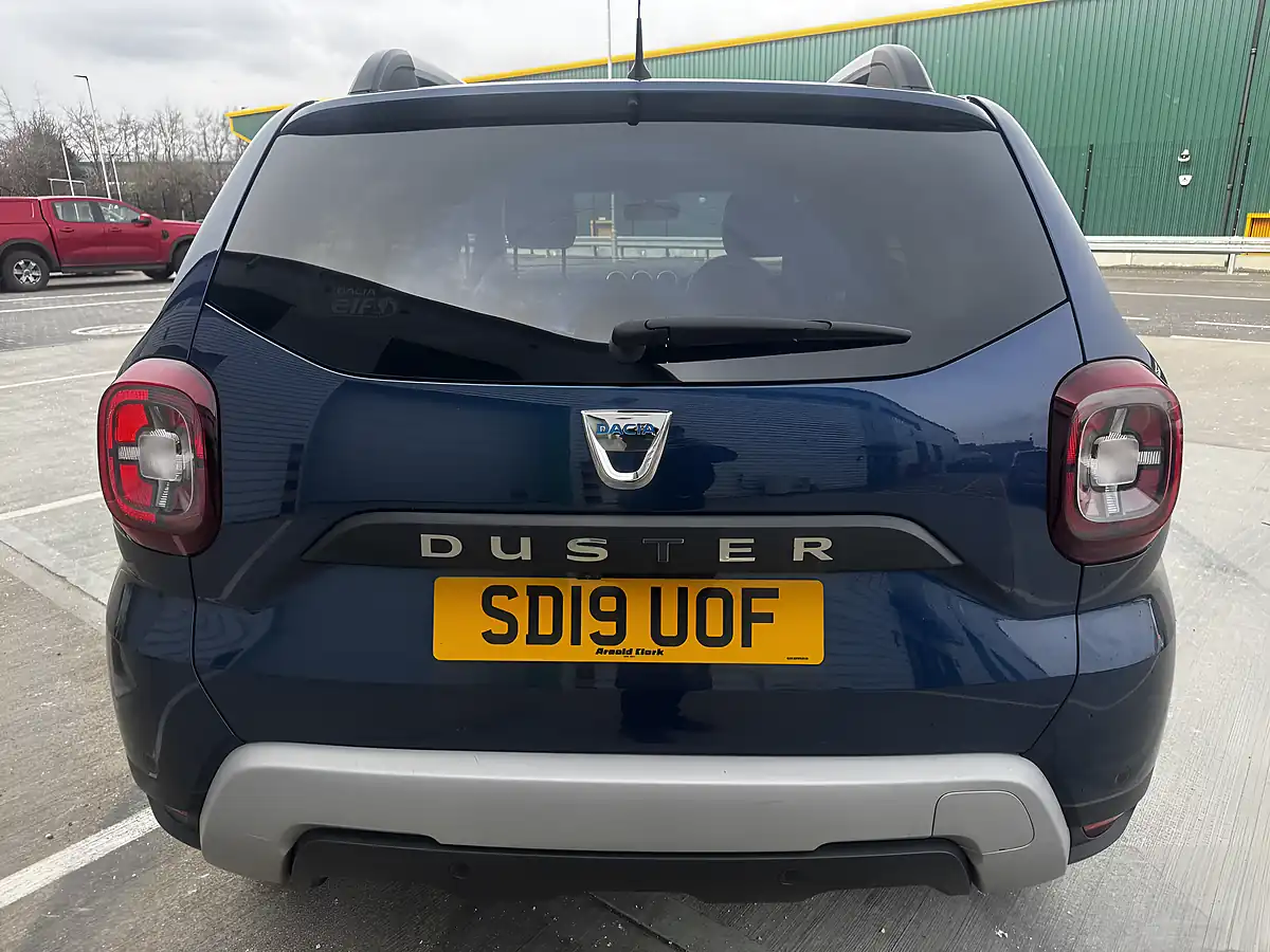 Used 2019 Dacia Duster Prestige Blue - Interior and Exterior details 9