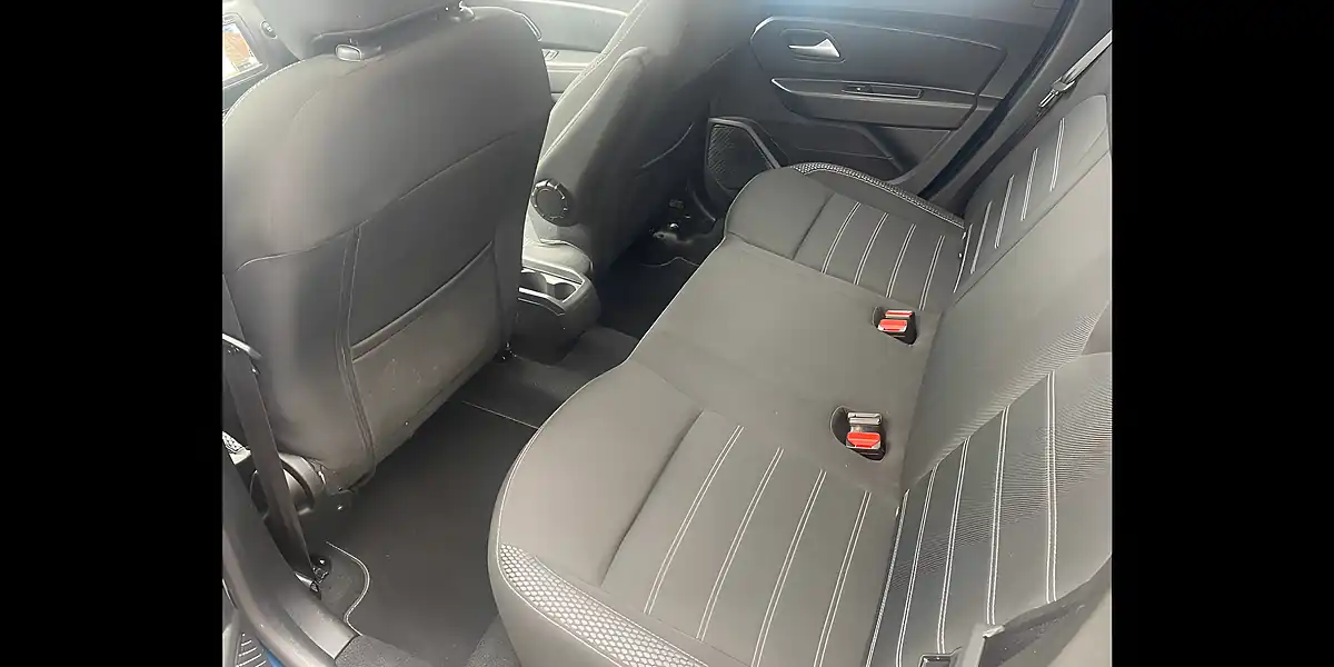 Used 2019 Dacia Duster Prestige Blue - Interior and Exterior details 10