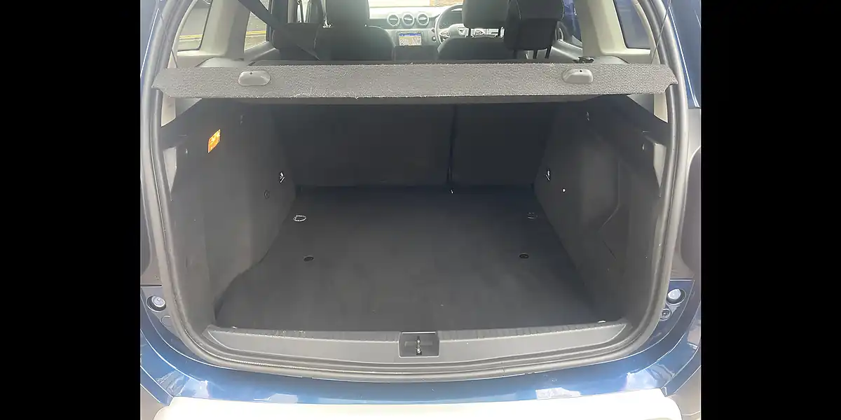 Used 2019 Dacia Duster Prestige Blue - Interior and Exterior details 11