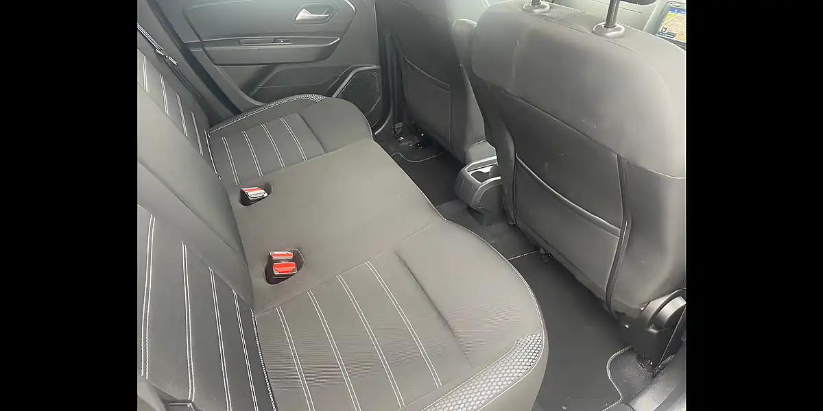Used 2019 Dacia Duster Prestige Blue - Interior and Exterior details 12