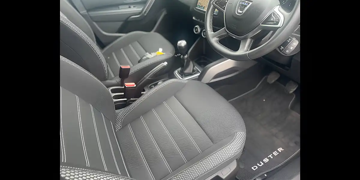 Used 2019 Dacia Duster Prestige Blue - Interior and Exterior details 13