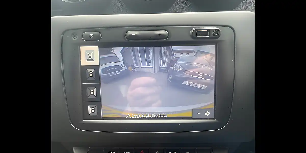 Used 2019 Dacia Duster Prestige Blue - Interior and Exterior details 15