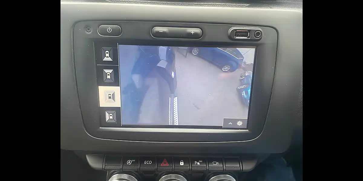 Used 2019 Dacia Duster Prestige Blue - Interior and Exterior details 16