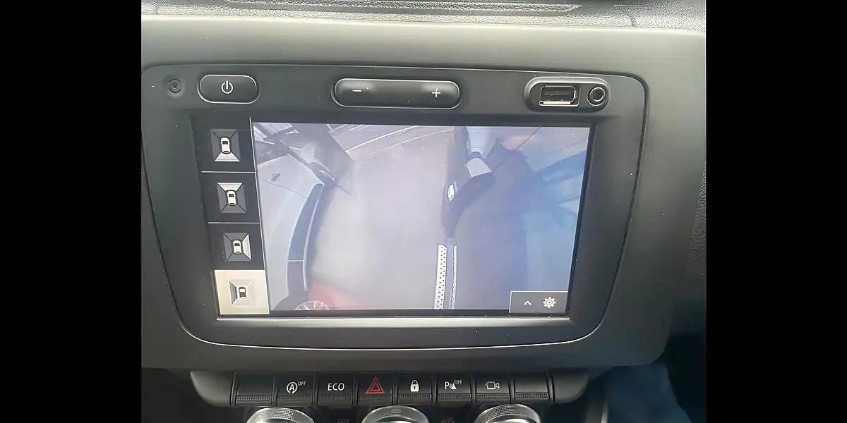Used 2019 Dacia Duster Prestige Blue - Interior and Exterior details 17