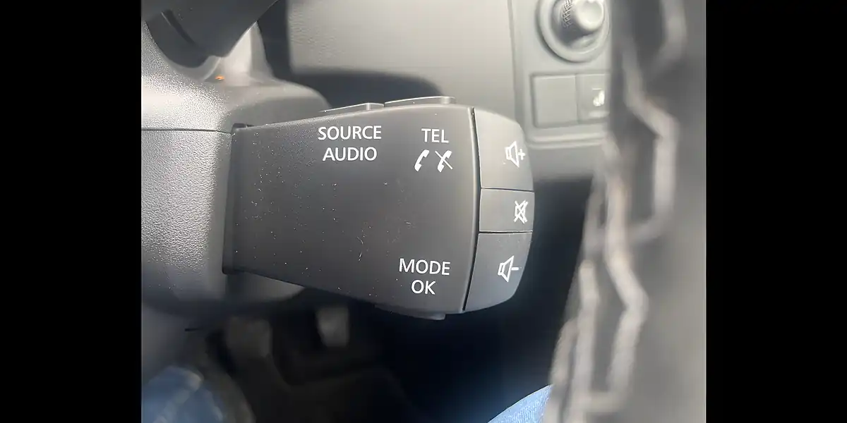 Used 2019 Dacia Duster Prestige Blue - Interior and Exterior details 20