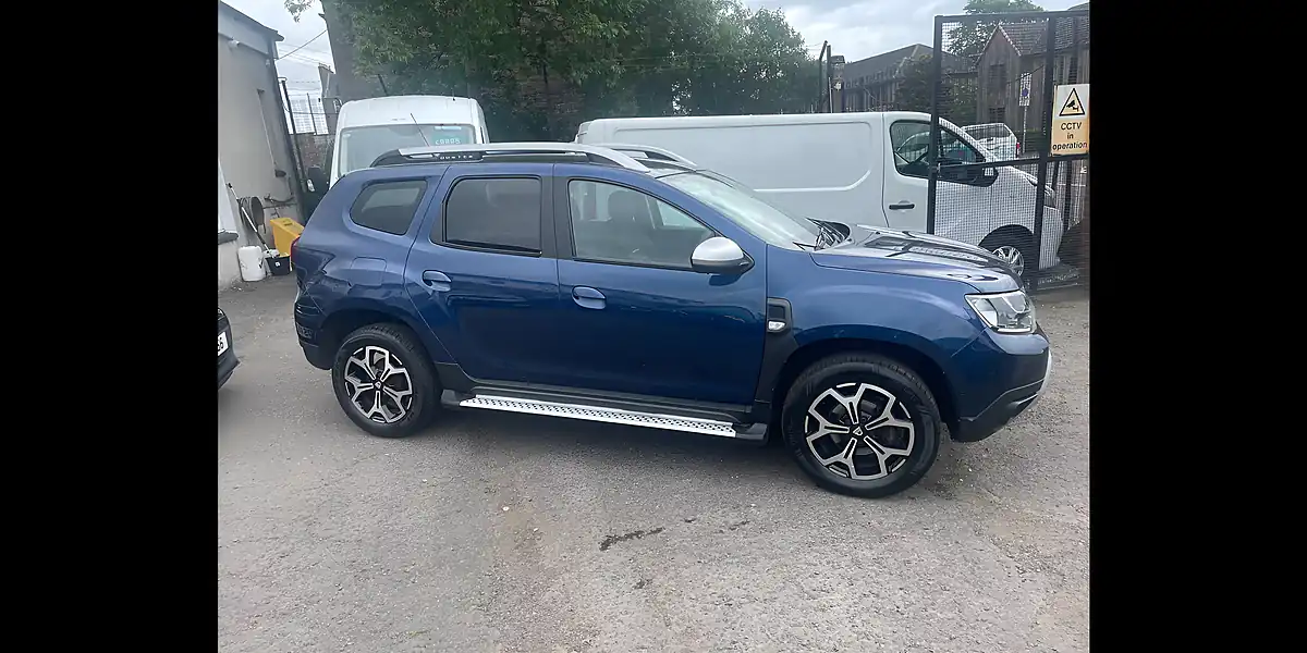 Used 2019 Dacia Duster Prestige Blue - Interior and Exterior details 3