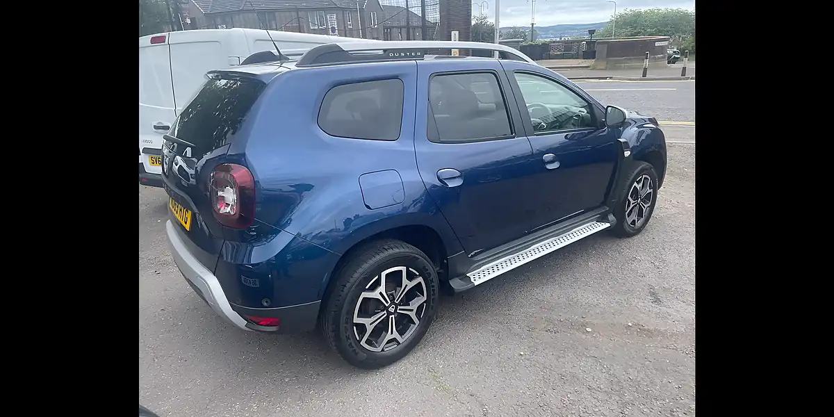 Used 2019 Dacia Duster Prestige Blue - Interior and Exterior details 4