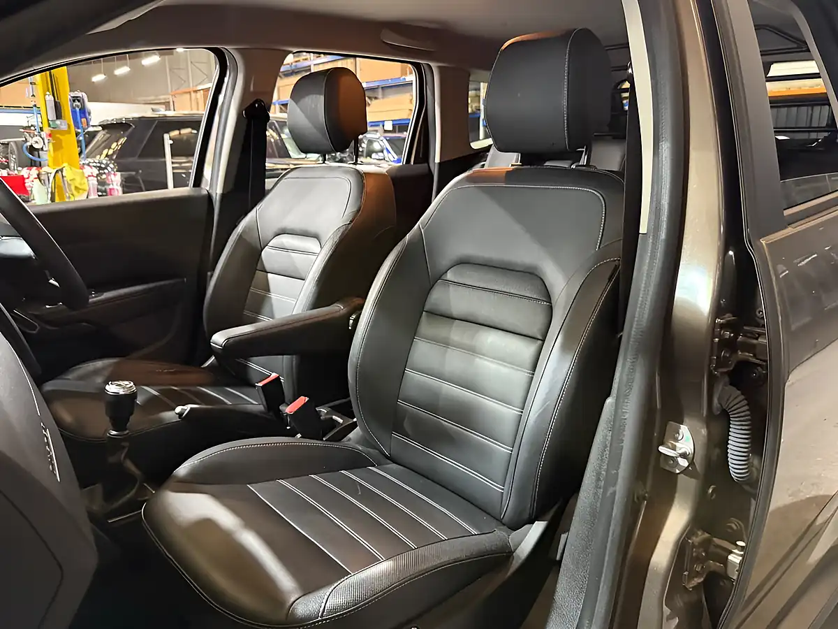 Used 2019 Dacia Duster Prestige Brown - Interior and Exterior details 11