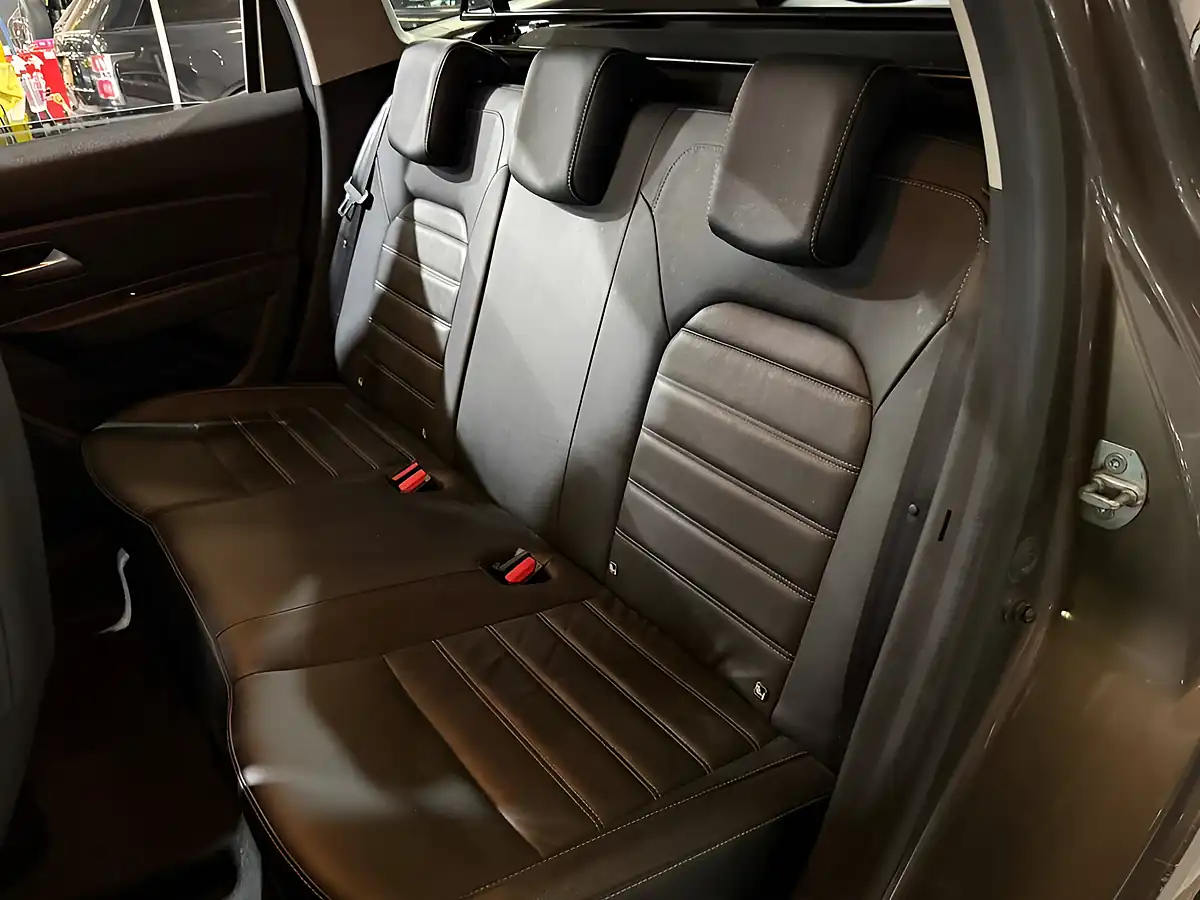Used 2019 Dacia Duster Prestige Brown - Interior and Exterior details 17