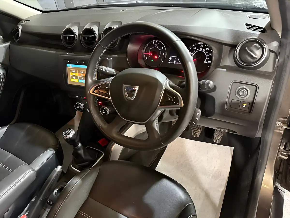 Used 2019 Dacia Duster Prestige Brown - Interior and Exterior details 9