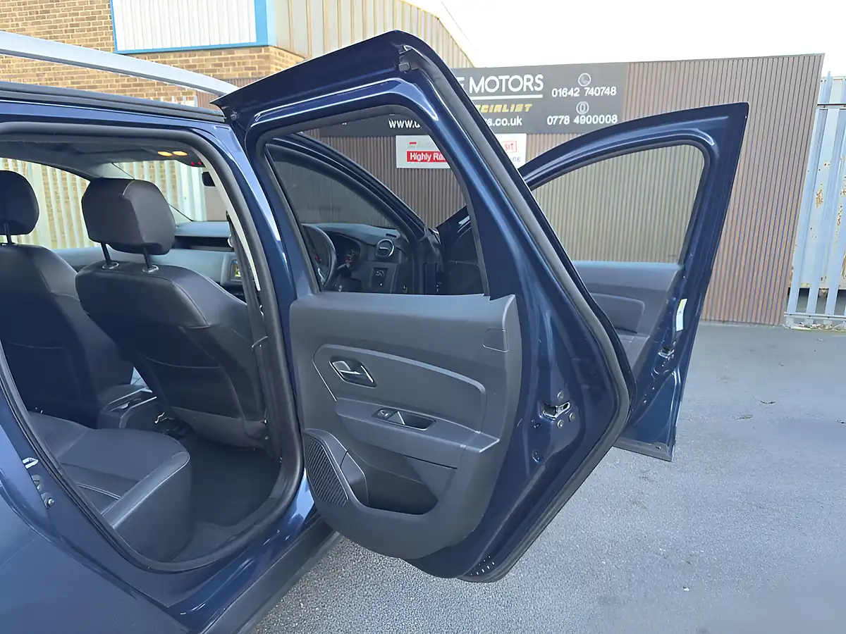 Used 2019 Dacia Duster Prestige Cosmos Blue - Interior and Exterior details 12
