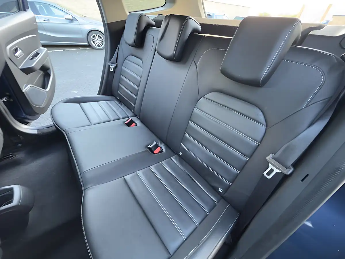 Used 2019 Dacia Duster Prestige Cosmos Blue - Interior and Exterior details 16