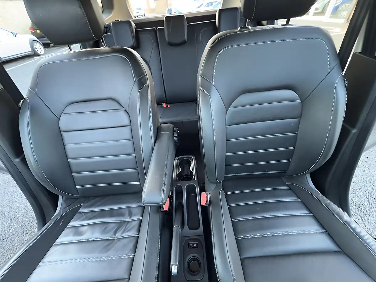 Used 2019 Dacia Duster Prestige Cosmos Blue - Interior and Exterior details 19