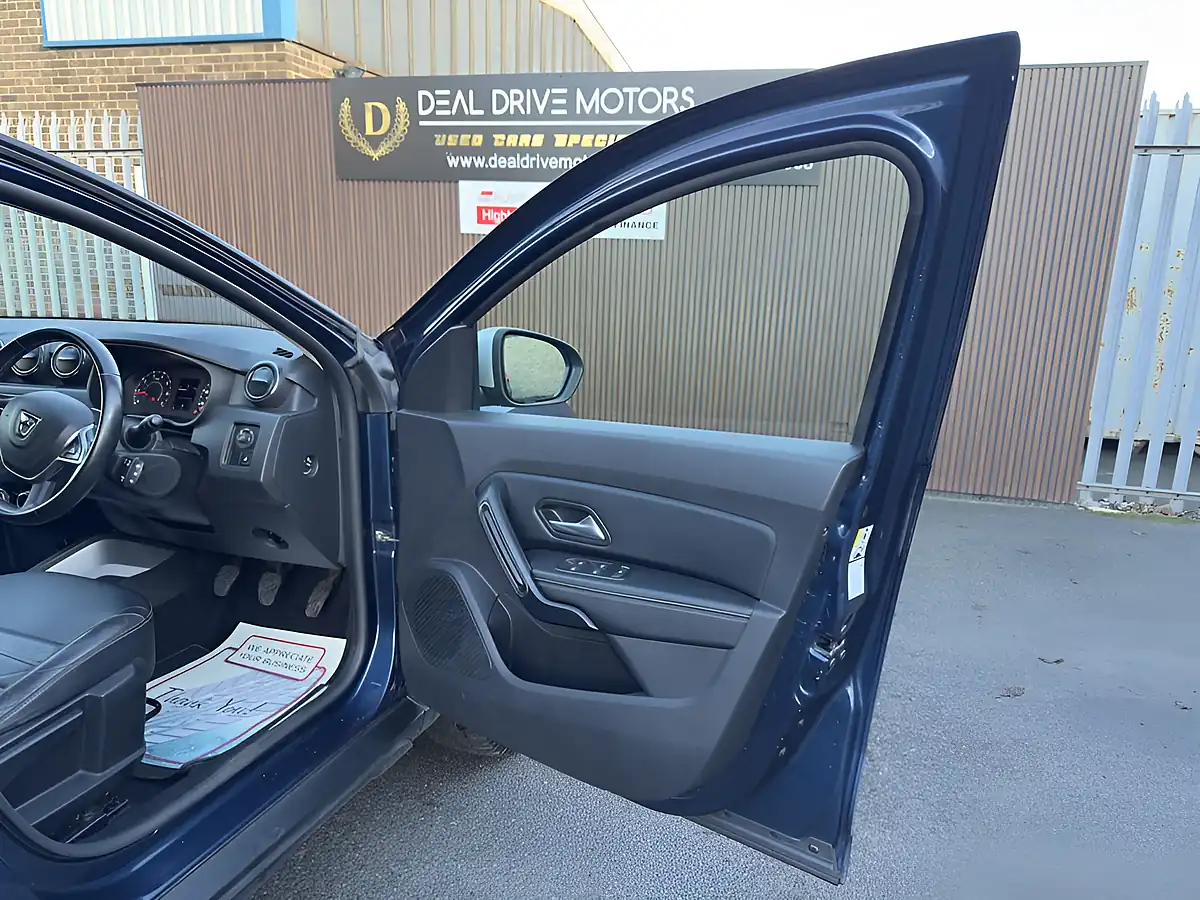 Used 2019 Dacia Duster Prestige Cosmos Blue - Interior and Exterior details 9