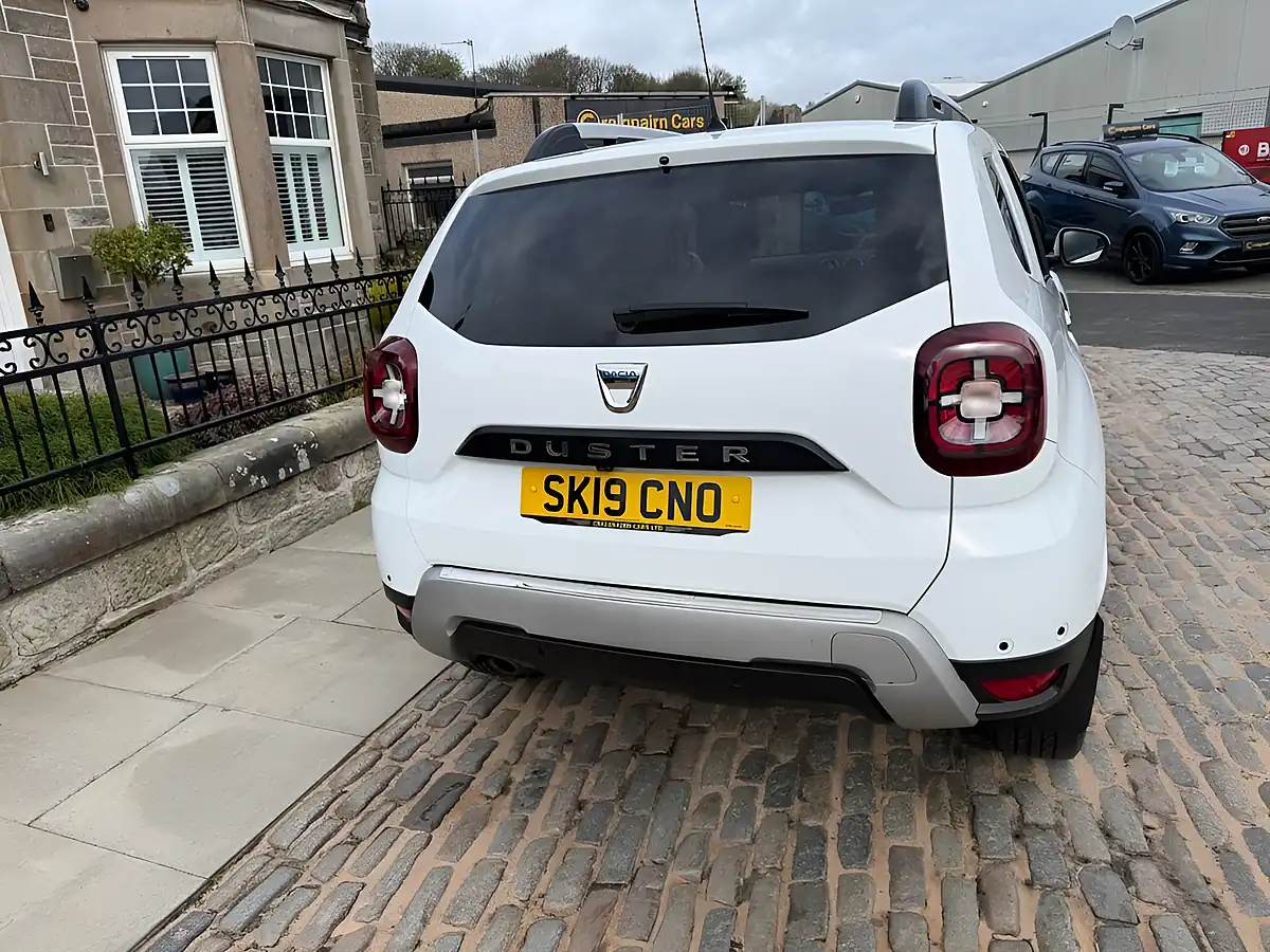 Used 2019 Dacia Duster Prestige Glacier White - Interior and Exterior details 10