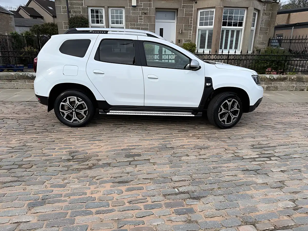 Used 2019 Dacia Duster Prestige Glacier White - Interior and Exterior details 11