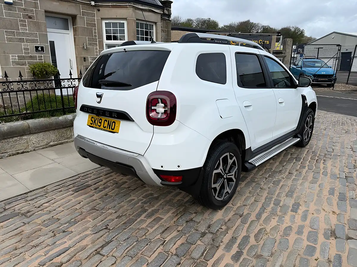 Used 2019 Dacia Duster Prestige Glacier White - Interior and Exterior details 12