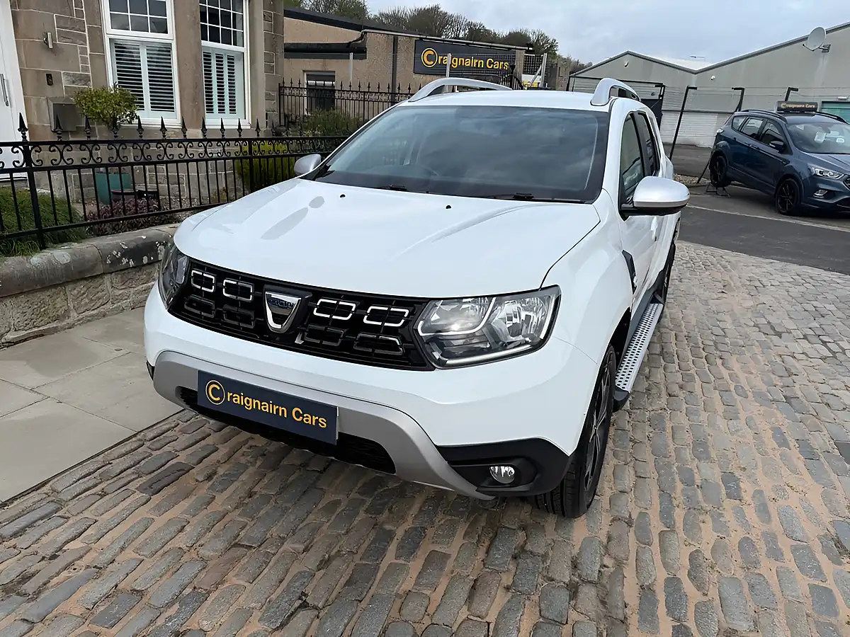 Used 2019 Dacia Duster Prestige Glacier White - Interior and Exterior details 13