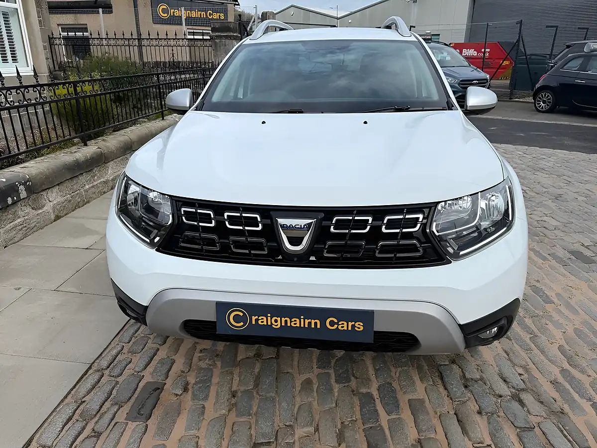 Used 2019 Dacia Duster Prestige Glacier White - Interior and Exterior details 15