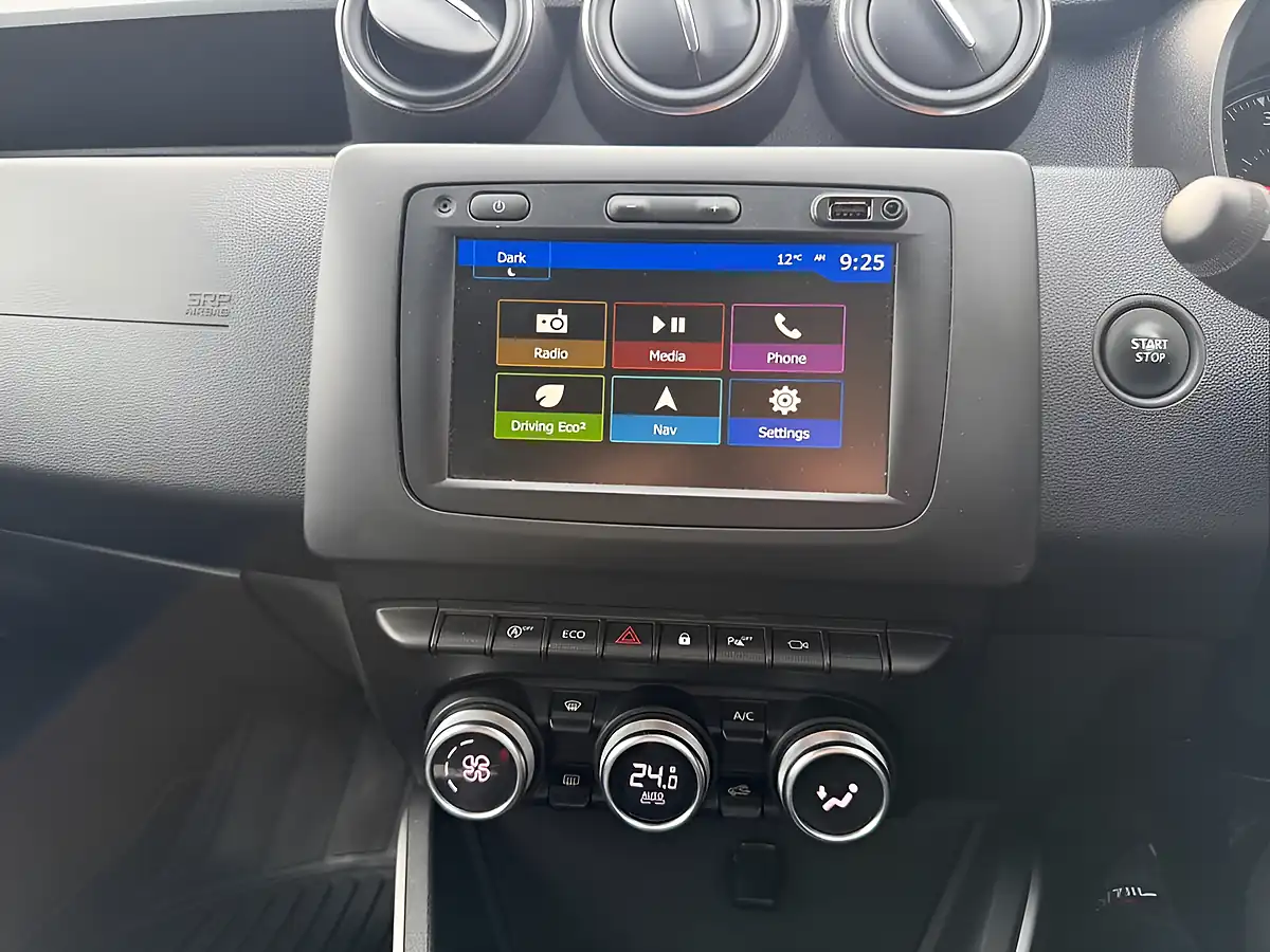 Used 2019 Dacia Duster Prestige Glacier White - Interior and Exterior details 18