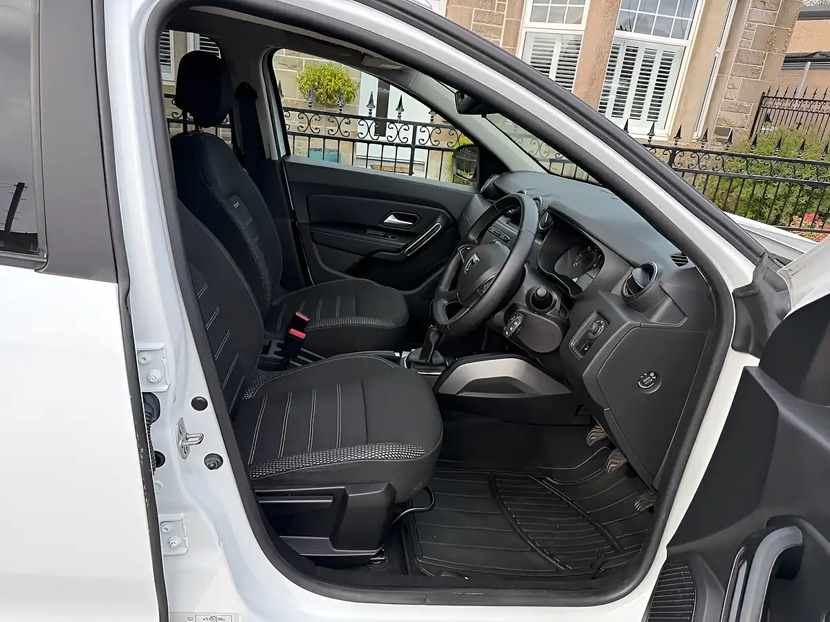 Used 2019 Dacia Duster Prestige Glacier White - Interior and Exterior details 2