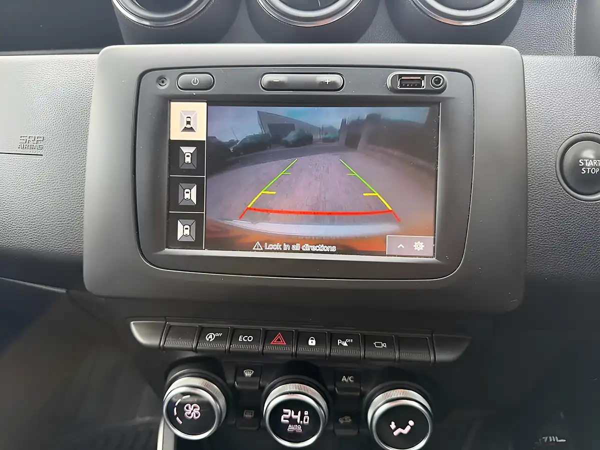 Used 2019 Dacia Duster Prestige Glacier White - Interior and Exterior details 20