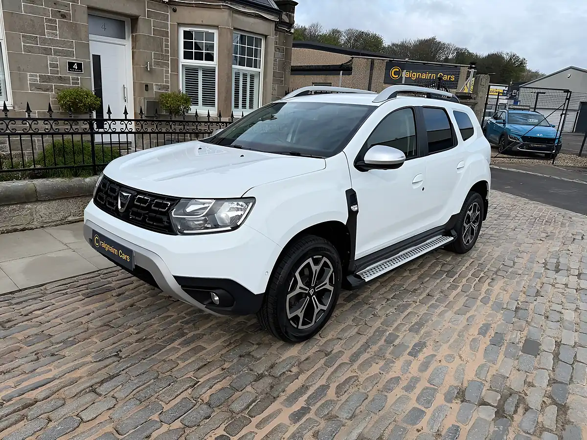 Used 2019 Dacia Duster Prestige Glacier White - Interior and Exterior details 3