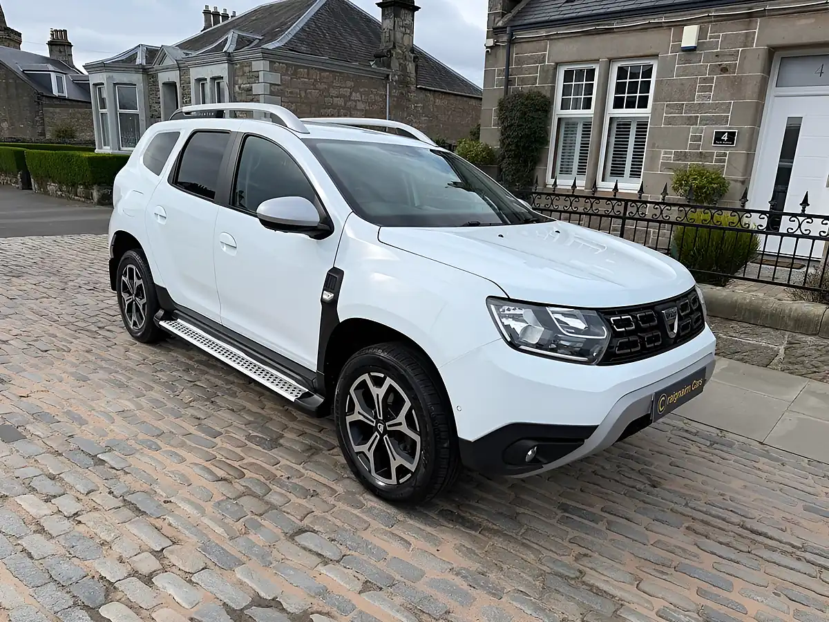 Used 2019 Dacia Duster Prestige Glacier White - Interior and Exterior details 5