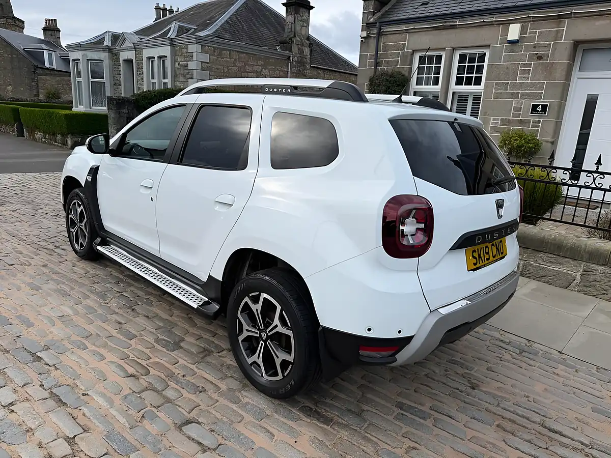Used 2019 Dacia Duster Prestige Glacier White - Interior and Exterior details 6