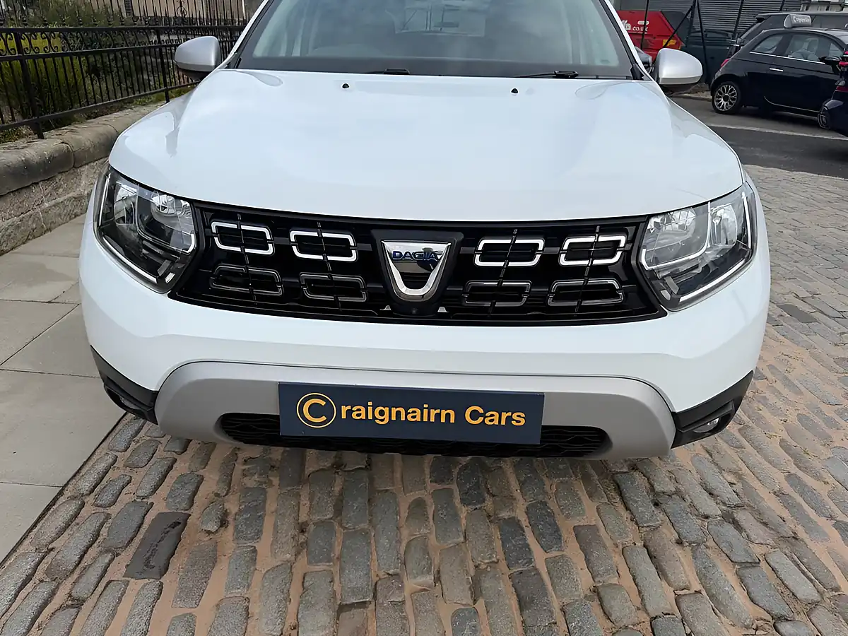 Used 2019 Dacia Duster Prestige Glacier White - Interior and Exterior details 9