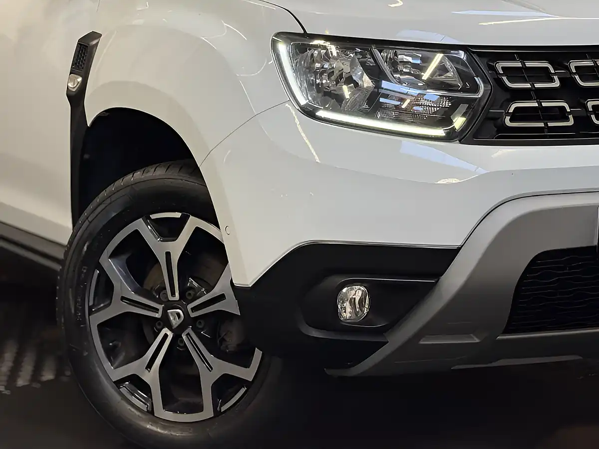 Used 2019 Dacia Duster Prestige Glacier White - Interior and Exterior details 10