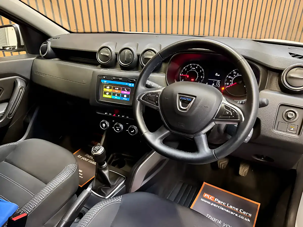 Used 2019 Dacia Duster Prestige Glacier White - Interior and Exterior details 11