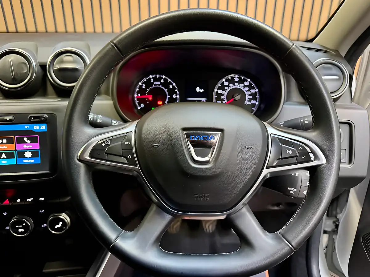 Used 2019 Dacia Duster Prestige Glacier White - Interior and Exterior details 12