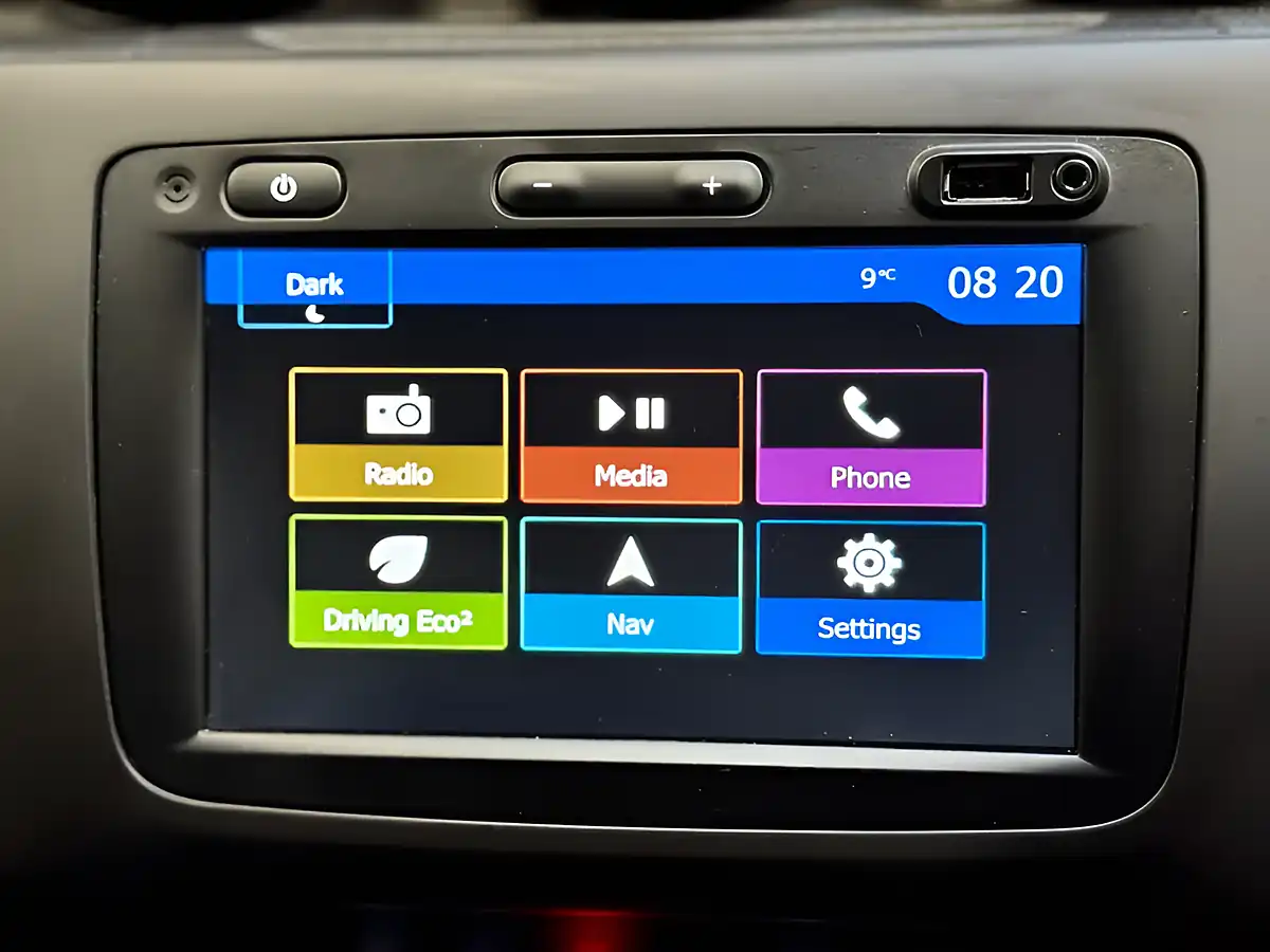 Used 2019 Dacia Duster Prestige Glacier White - Interior and Exterior details 13