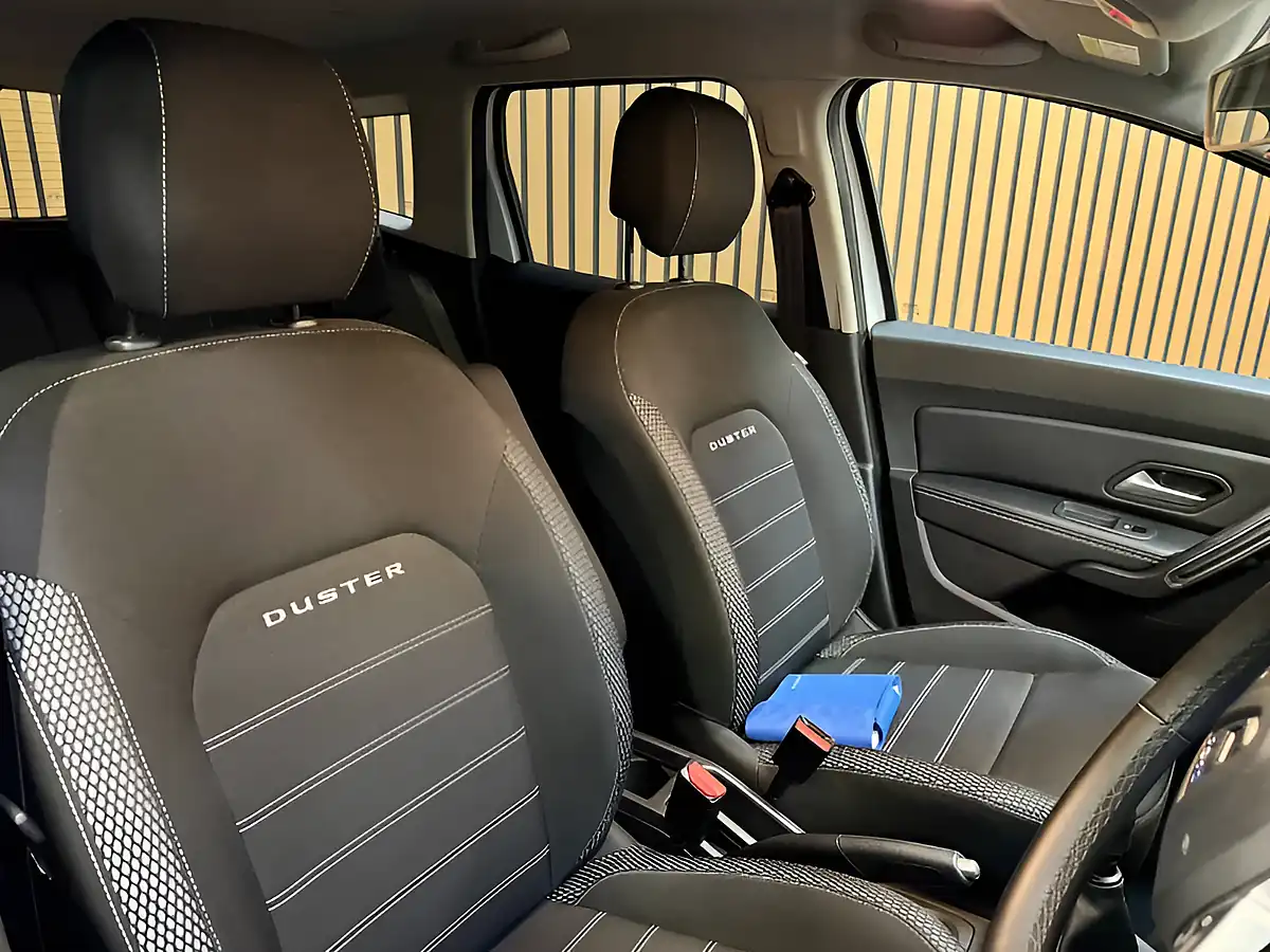 Used 2019 Dacia Duster Prestige Glacier White - Interior and Exterior details 18
