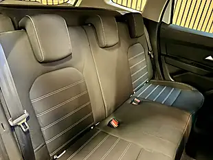 Used 2019 Dacia Duster Prestige Glacier White - Interior and Exterior details 19