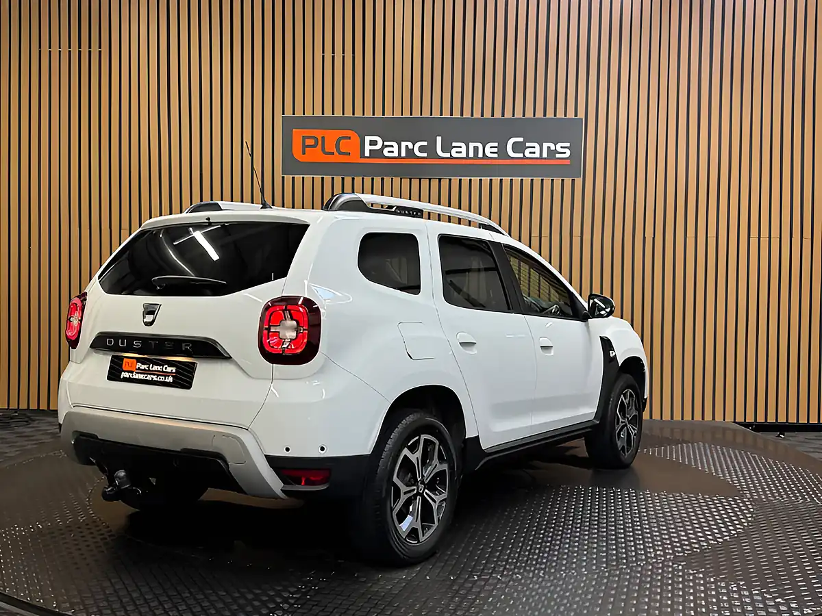 Used 2019 Dacia Duster Prestige Glacier White - Interior and Exterior details 3