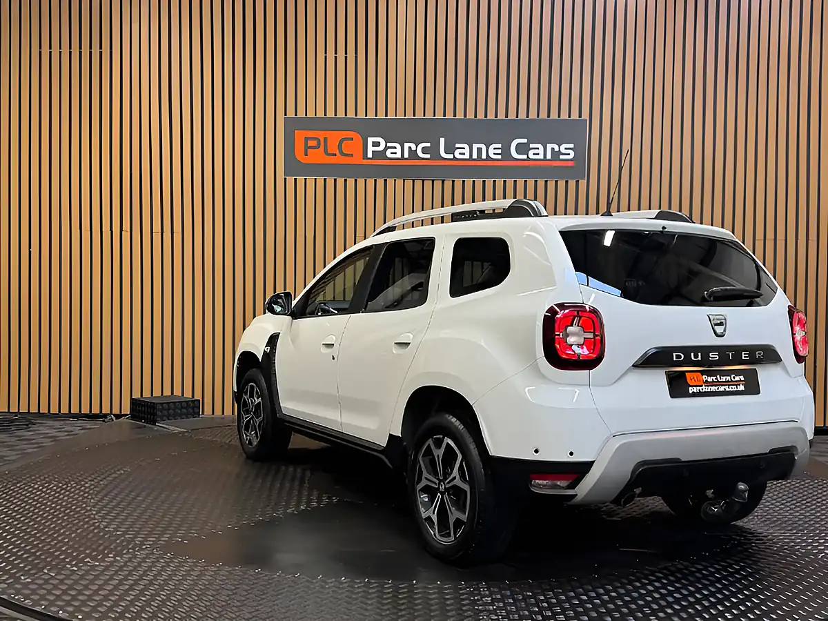 Used 2019 Dacia Duster Prestige Glacier White - Interior and Exterior details 5
